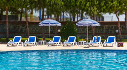 Столик для пляжного шезлонга