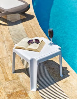 Столик для пляжного шезлонга