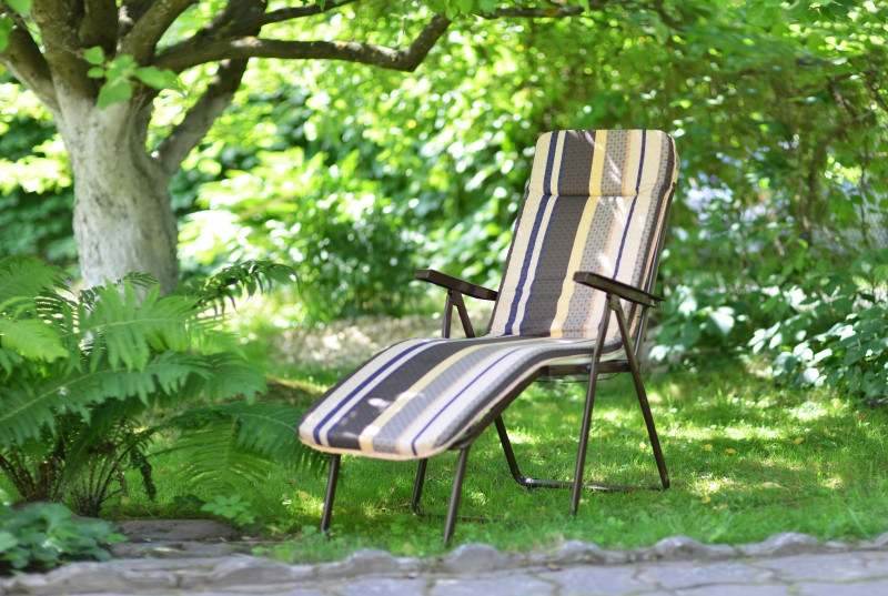 Складной шезлонг для дачи Леонардо